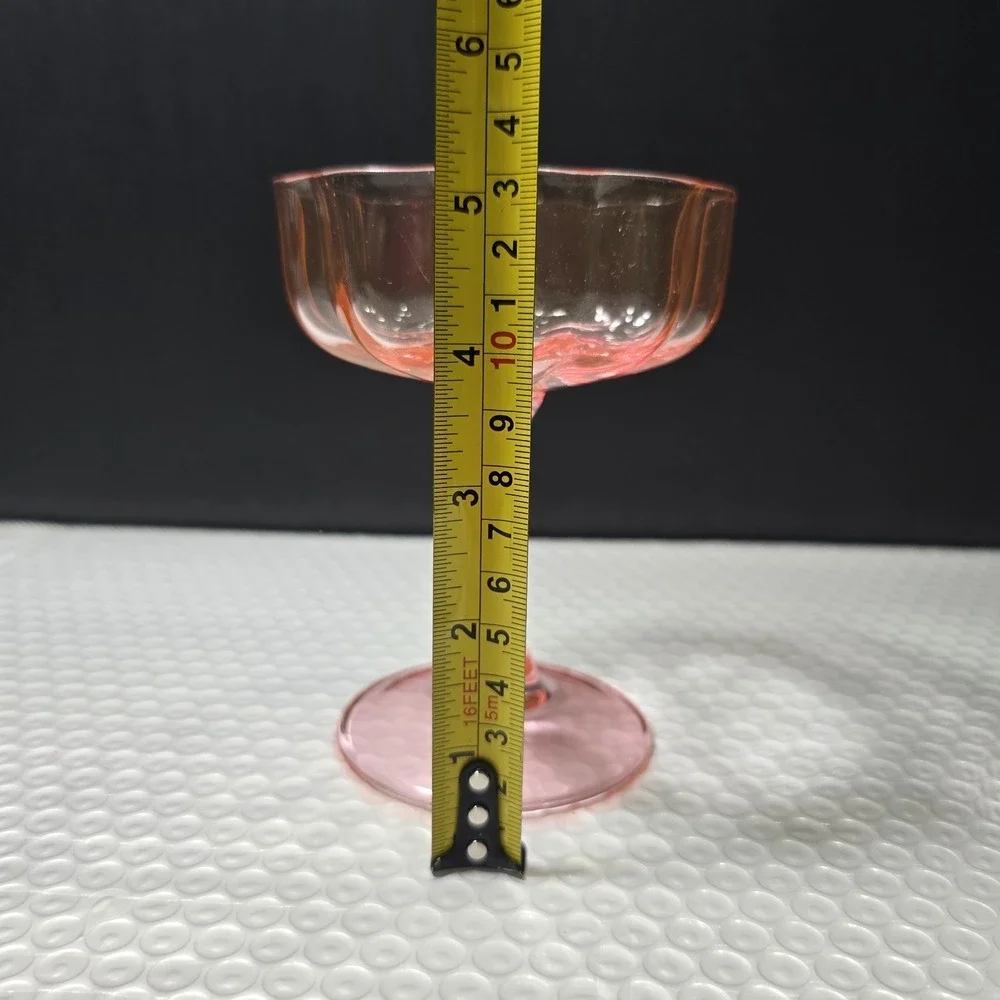 The Wine Savant Flower Shaped Coupe Glass Wavy Pedals Pink